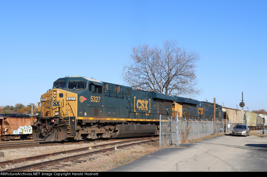 CSX 5327 leads train L619-05 out of the yard